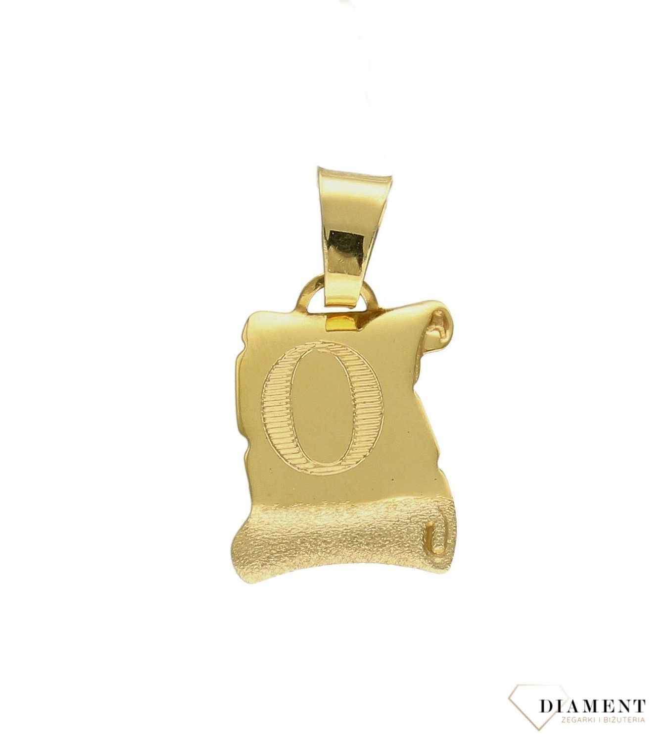 Złota zawieszka literka O na papirusie Literka O. Wisiorek został wykonany z najwyższej jakości złota próby 585  na papirusie. Złoto to jeden z najpopularniejszych kruszców, cenione przez kobiety na całym świecie i często wyko.jpg